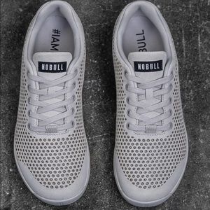 EUC LIGHT GREY SUEDE TRAINER (WOMEN'S) SZ: 8